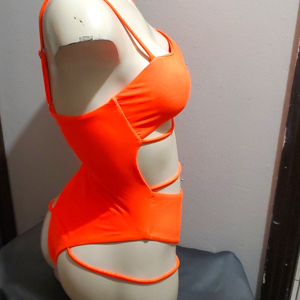 One piece - Picture 4 of 6